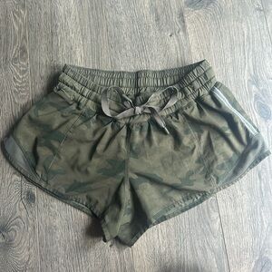 Lululemon Hotty Hot Shorts size:4